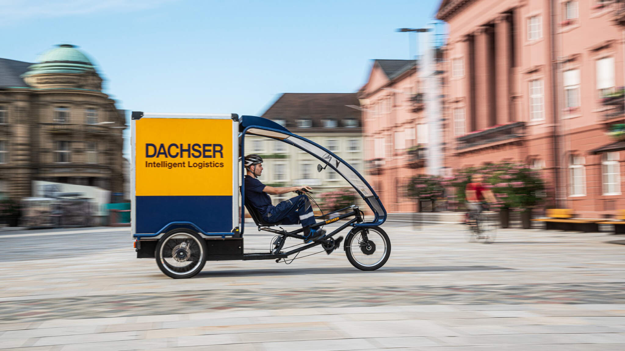 Omdat de batterij-elektrische wagens en bakfietsen geen luchtverontreinigende stoffen uitstoten, spelen ze een belangrijke rol bij het schoonhouden van de lucht.