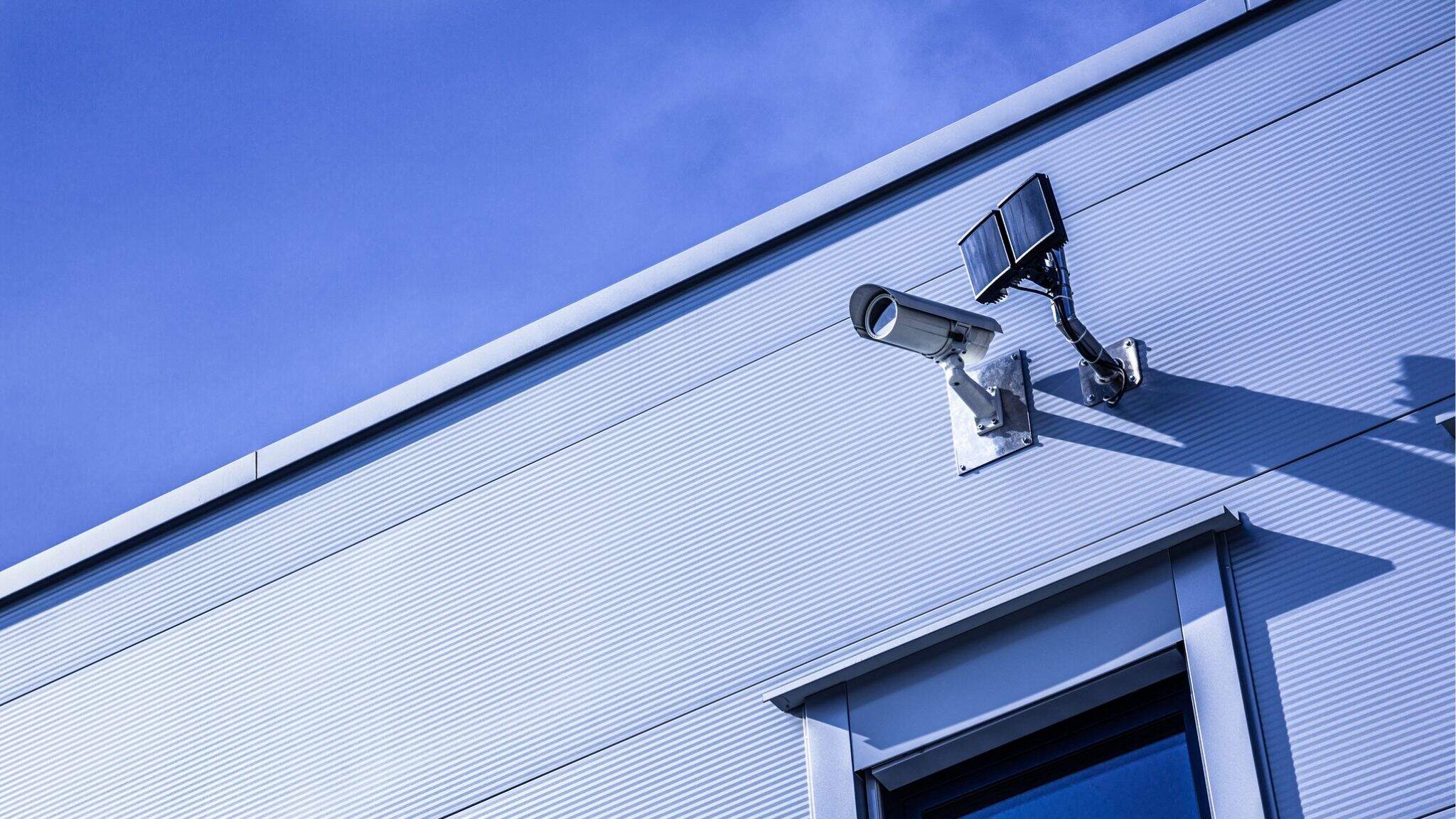 Camerabewaking is een van de maatregelen waarmee opdrachtgevers hun depot kunnen beveiligen.
 