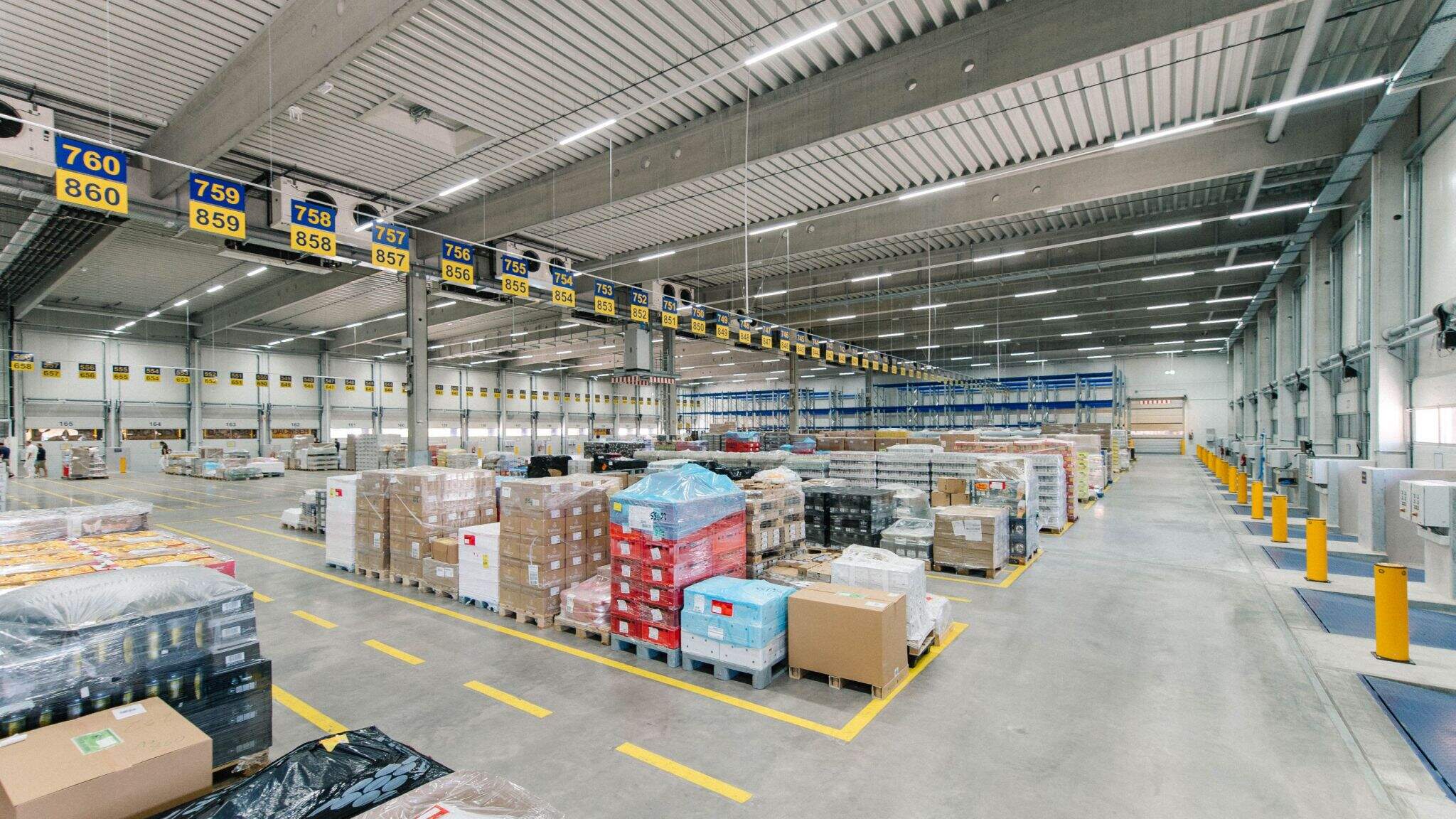 Een kijkje in het nieuwe overslagmagazijn van Food Logistics in Freiburg / Foto: Johannes Meger
 
