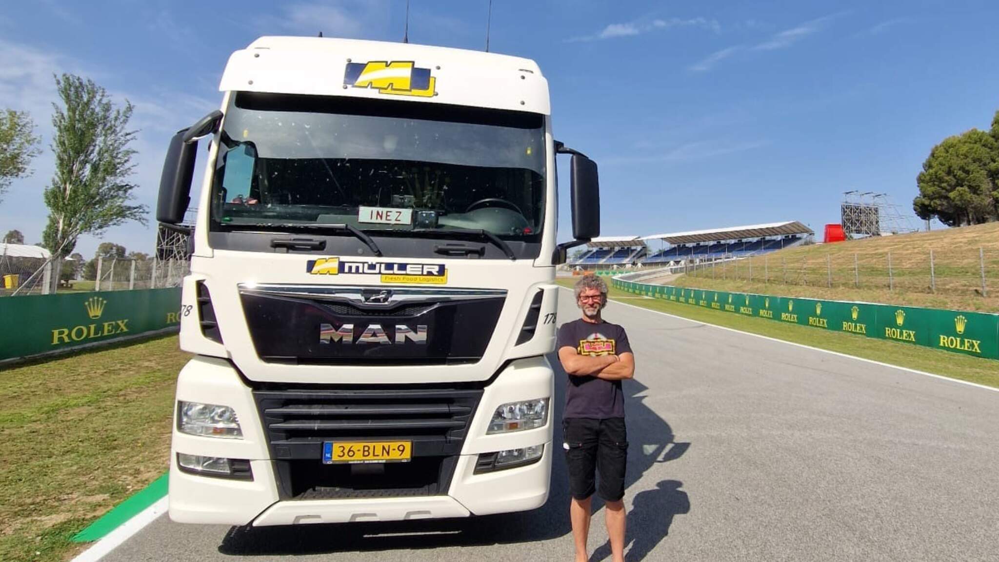 Jan Lensink maakte zijn jongensdroom waar door vrachtwagenchauffeur te worden. Jan Lensink maakte zijn jongensdroom waar door vrachtwagenchauffeur te worden.