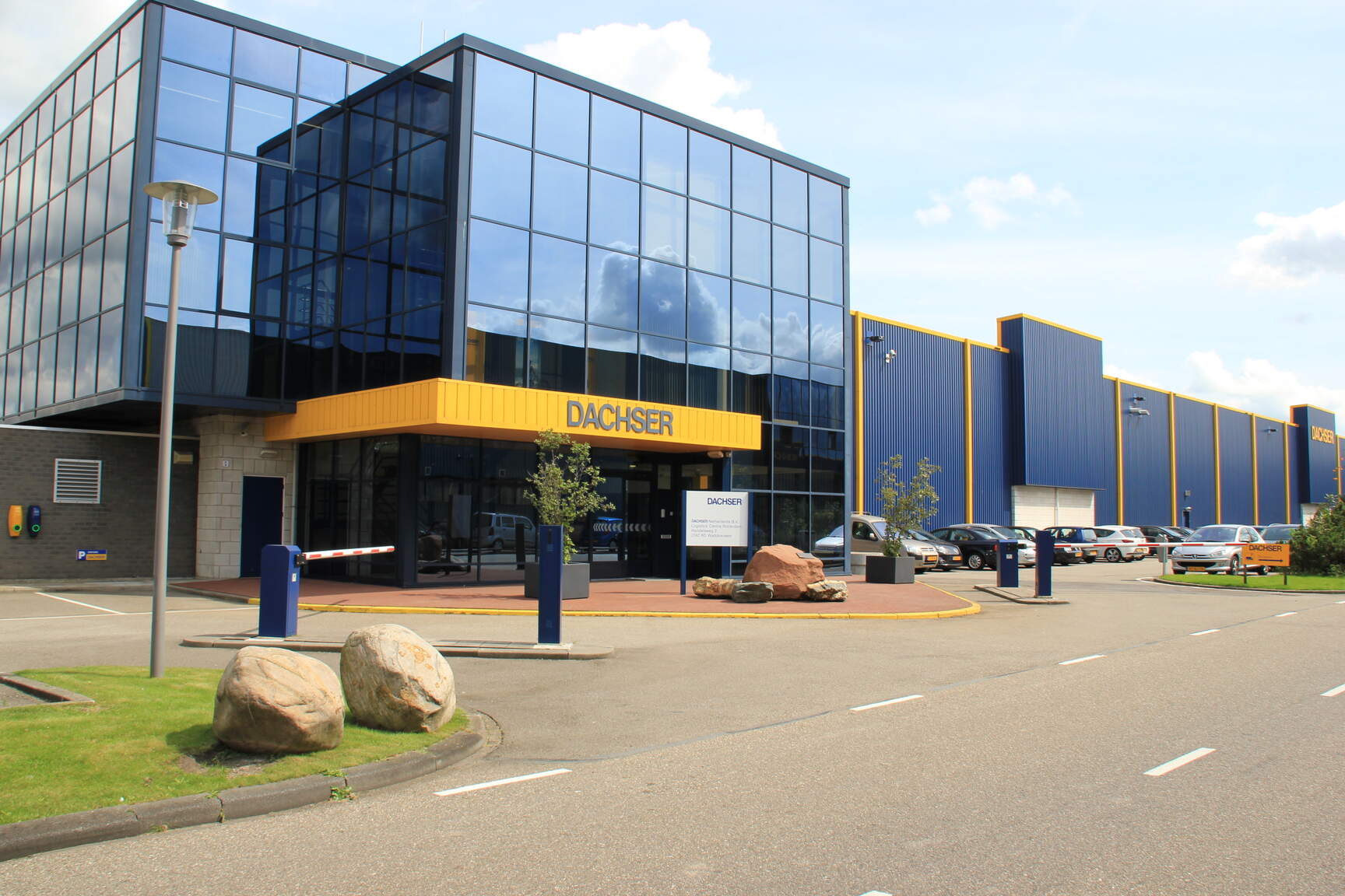 DACHSER Netherlands B.V. Rotterdam Logistics Center te Waddinxveen.